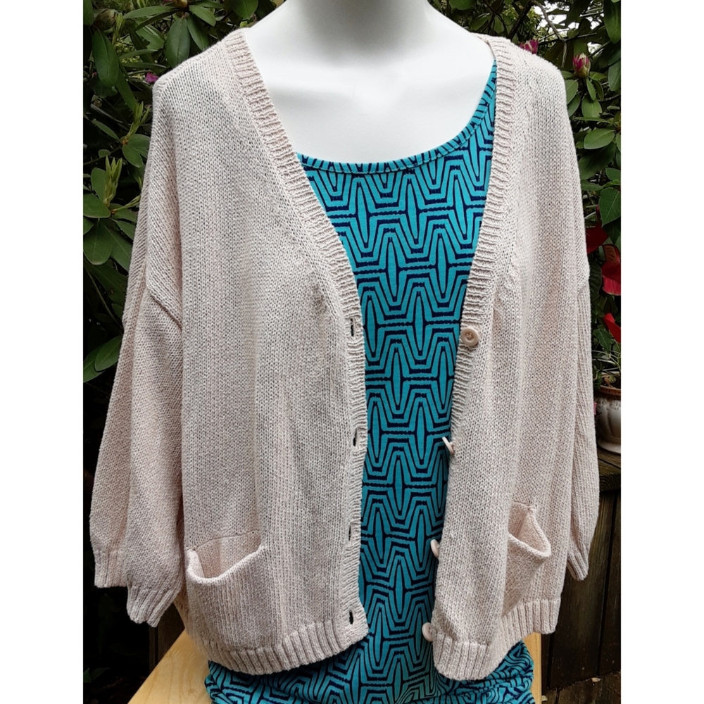 🍀3/$15 Urban Outfitters Slouchy Cropped Cardigan